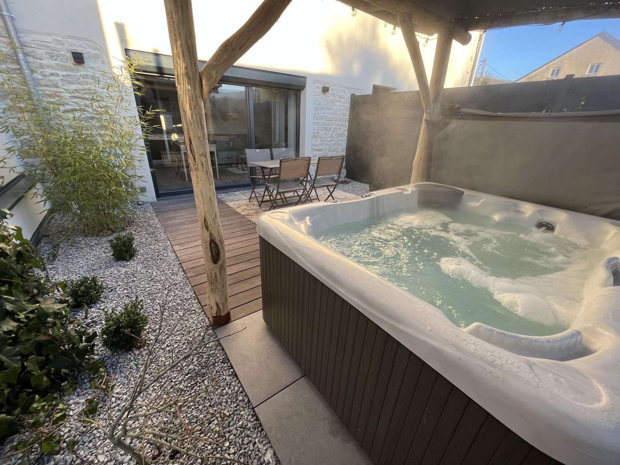 Sejour Detente - Appart'Hotel N 1 Avec Jaccuzi, Piscine Et Petit-Dejeuner Chouzelot المظهر الخارجي الصورة