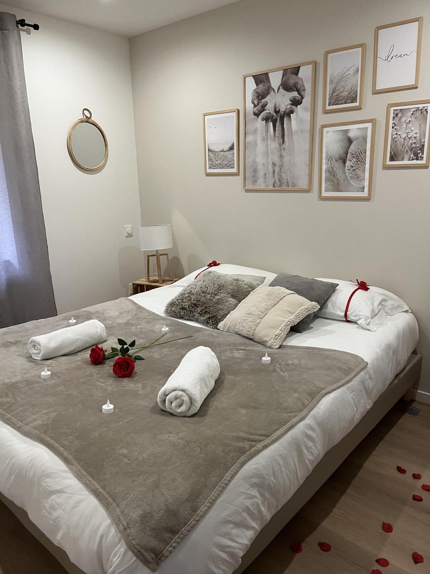 Sejour Detente - Appart'Hotel N 1 Avec Jaccuzi, Piscine Et Petit-Dejeuner Chouzelot المظهر الخارجي الصورة