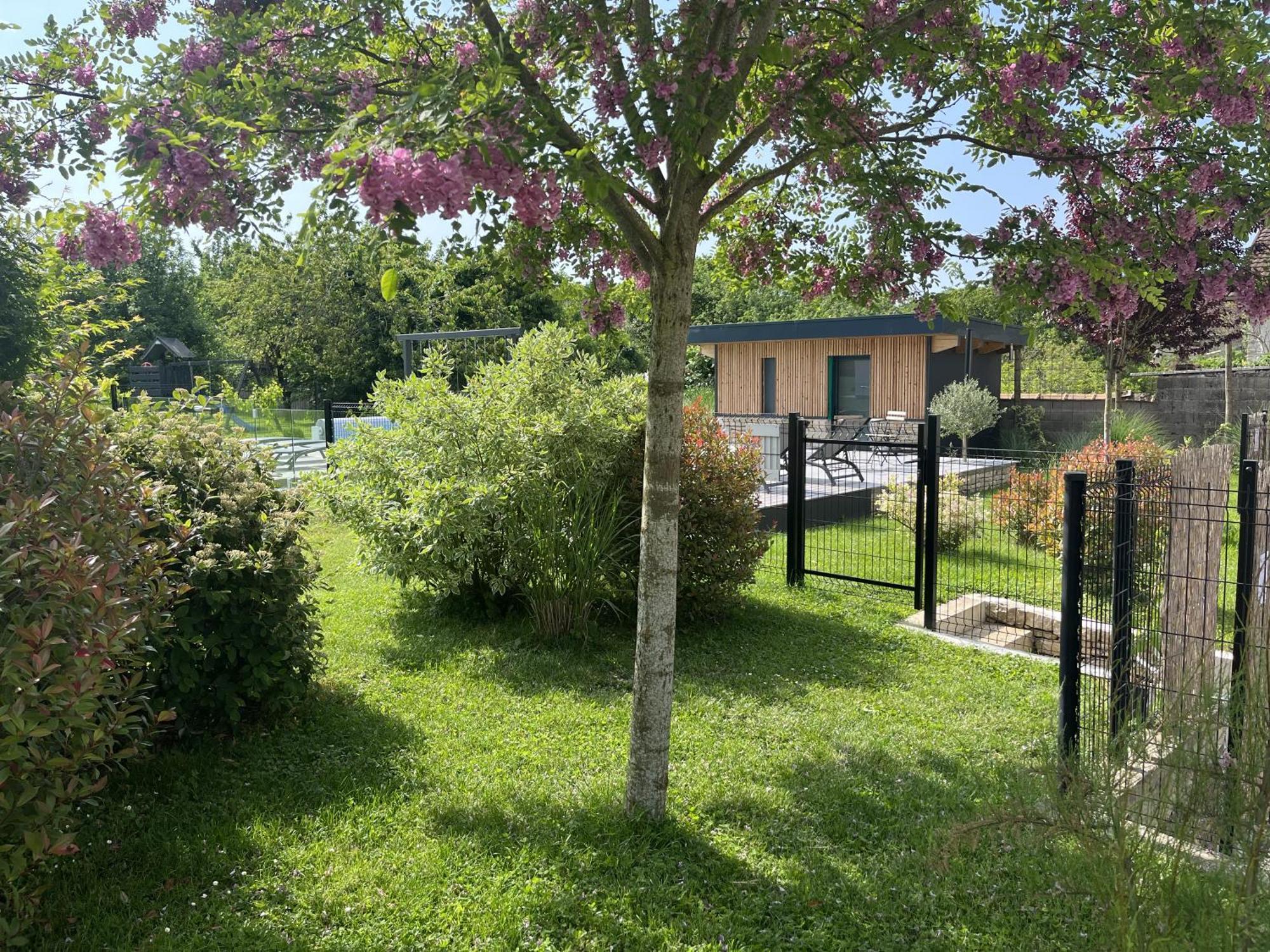 Sejour Detente - Appart'Hotel N 1 Avec Jaccuzi, Piscine Et Petit-Dejeuner Chouzelot المظهر الخارجي الصورة